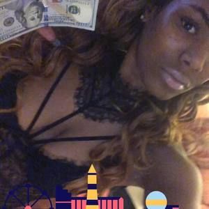 Meet your Posher, Denisha